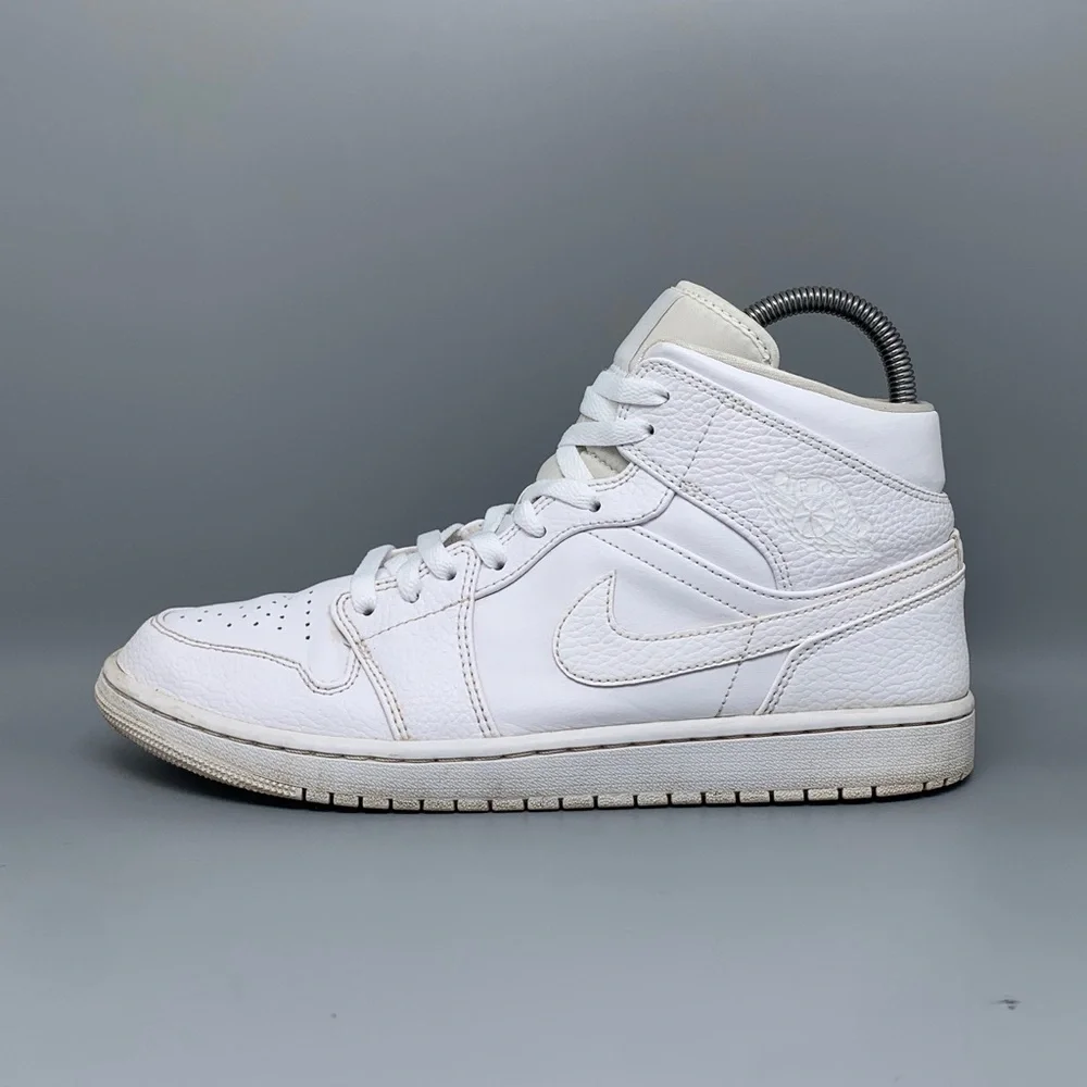 Jordan 1 Mid Triple White  Baskeball Shoes 554724-130‎ Men’s Sz 11